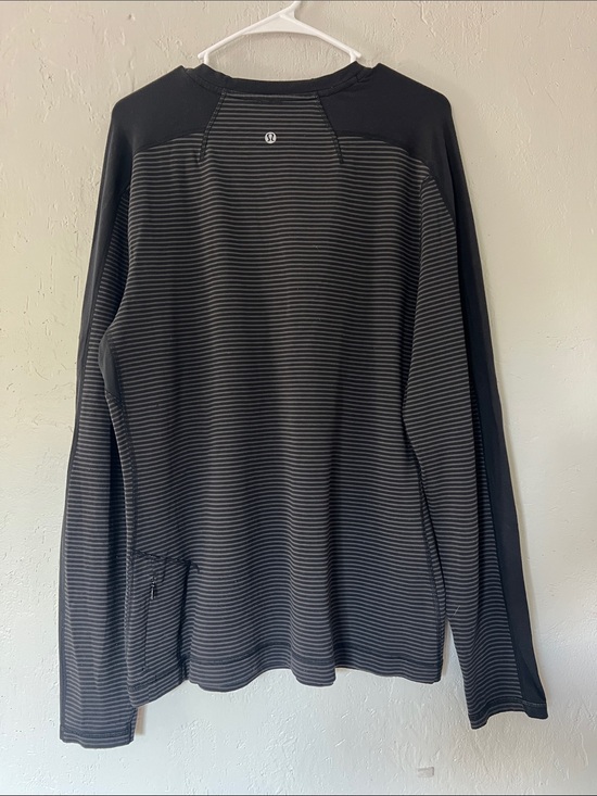 lululemon athletica Other - lululemon athletica Men’s Black and Gray Striped long sleeve